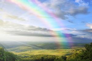 Regenbogen Friedensfahne Schwebend In Den Blauen Himmel